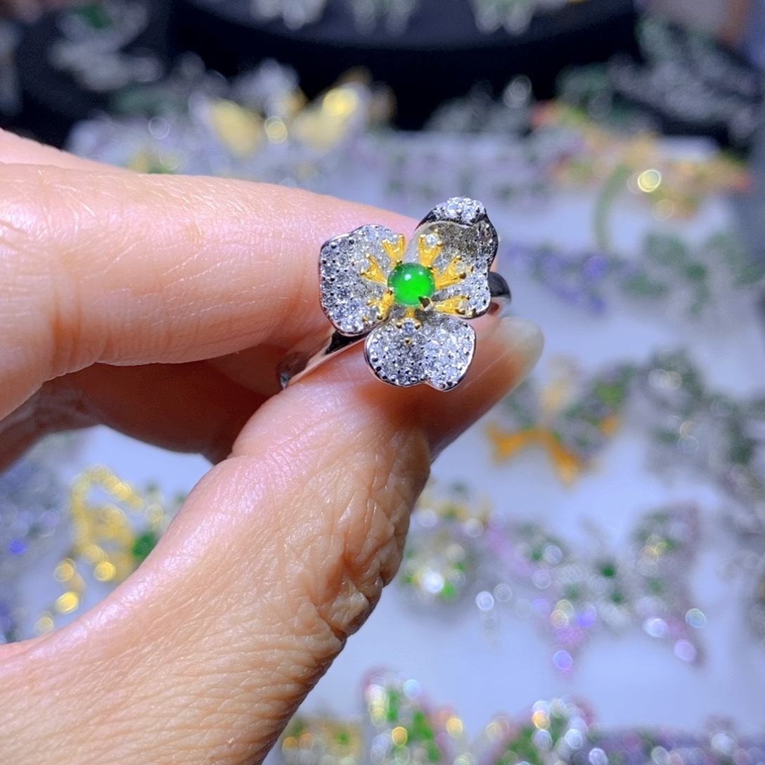 翡翠颈饰银S925镶嵌天然翡翠