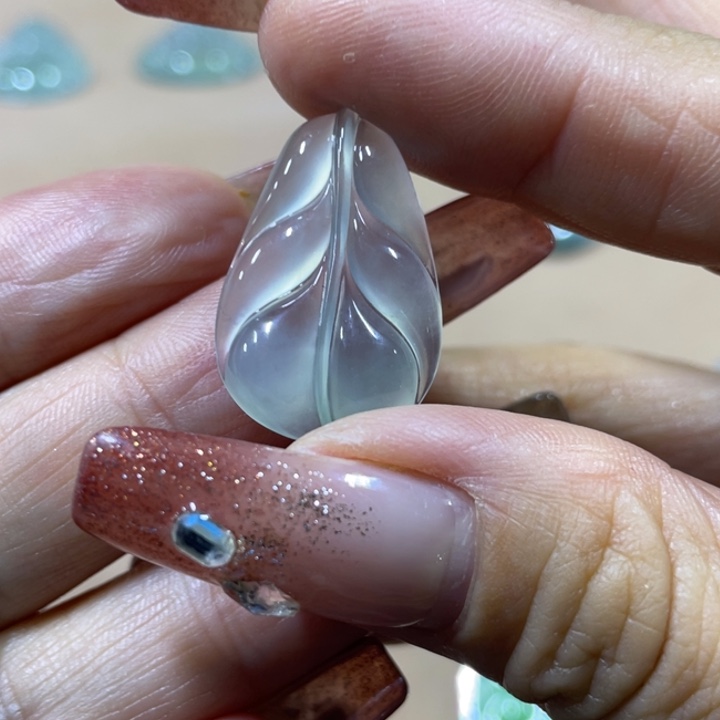 翡翠颈饰未镶嵌叶子