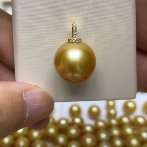 18K金镶嵌颈饰海水珍珠