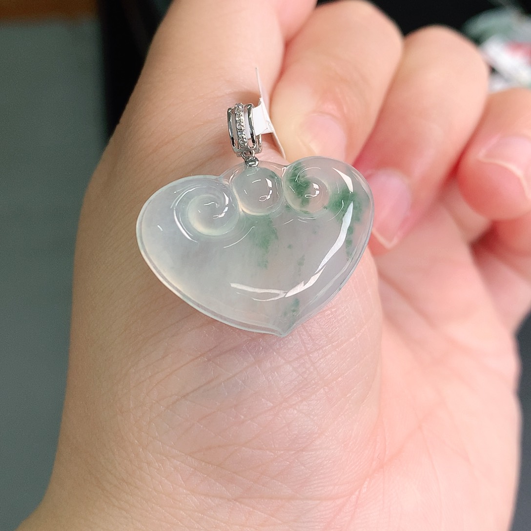 翡翠18K金镶嵌颈饰高冰飘绿如意头20-27-5