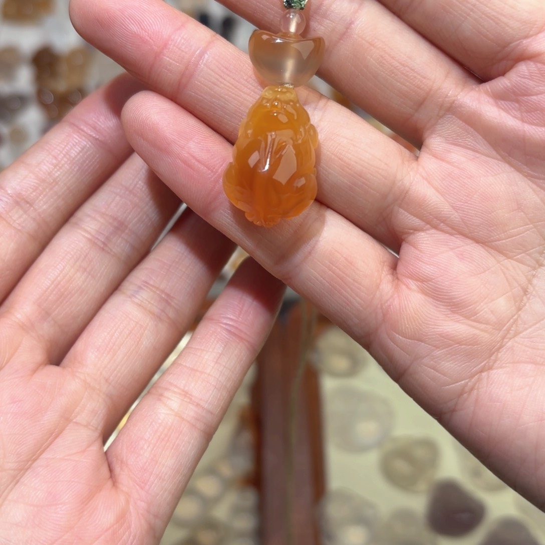 玛瑙/玉髓颈饰未镶嵌恭***。