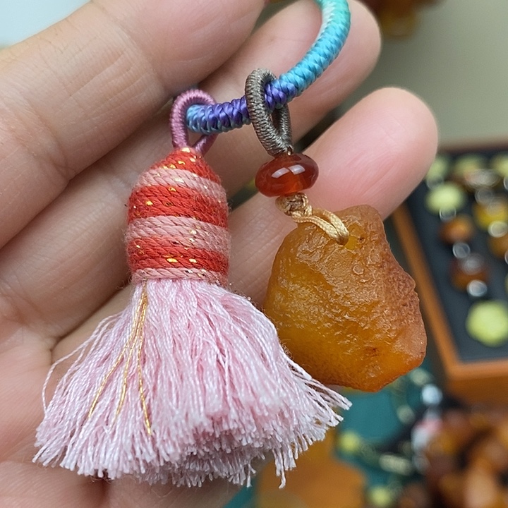琥珀未镶嵌颈饰钥匙扣