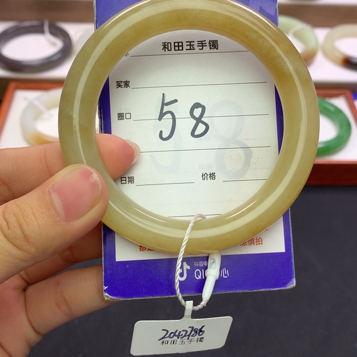 和田玉手镯未镶嵌