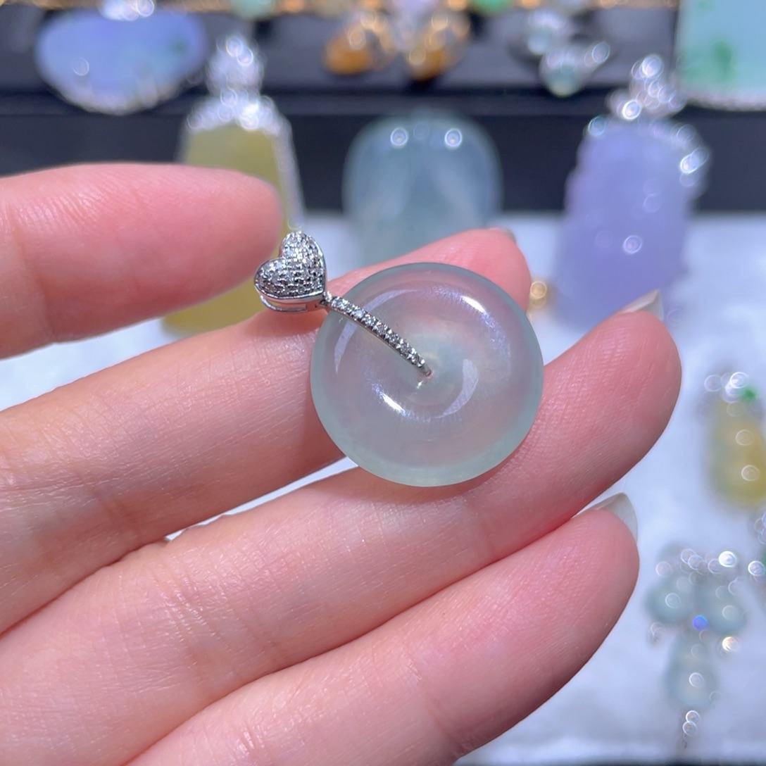 翡翠18K金镶嵌颈饰翡翠