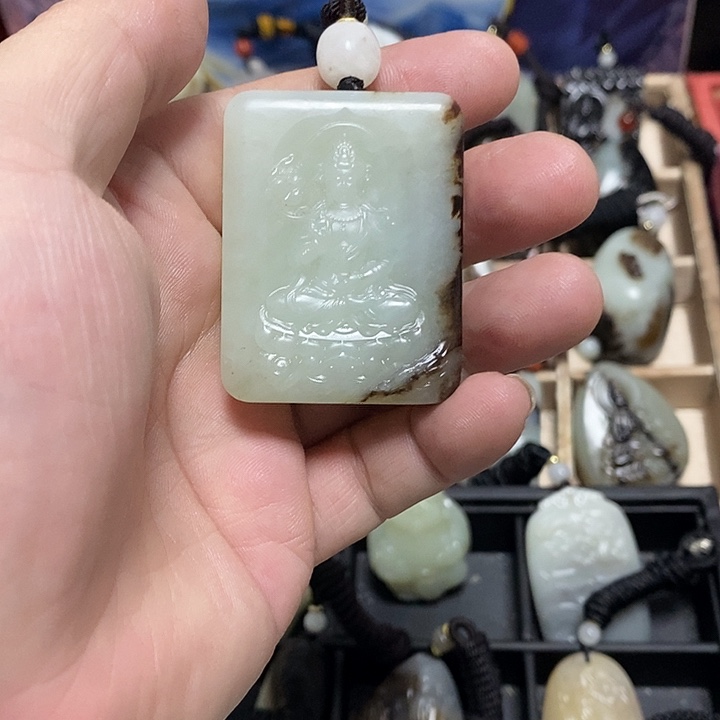 日****和田玉未镶嵌颈饰