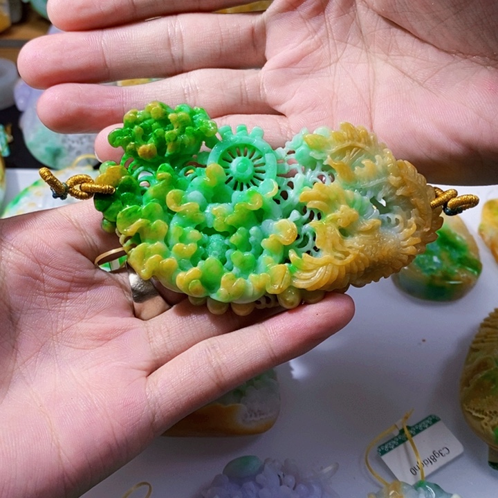 未镶嵌定制翡翠勇**心