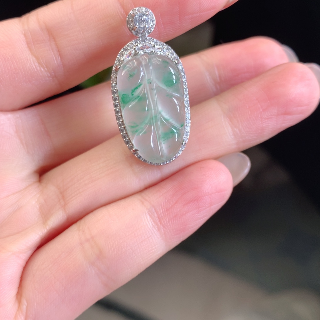 石英质玉未镶嵌颈饰