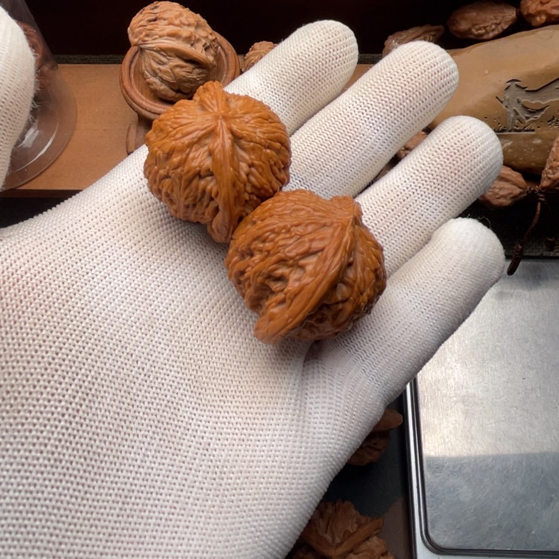 N***琦文玩核桃吊坠磨盘