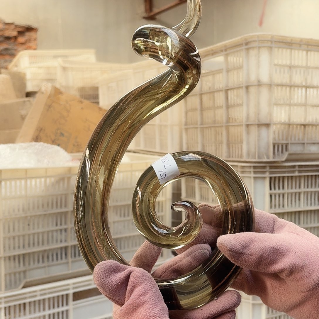 摆件琉璃花的颜色也是