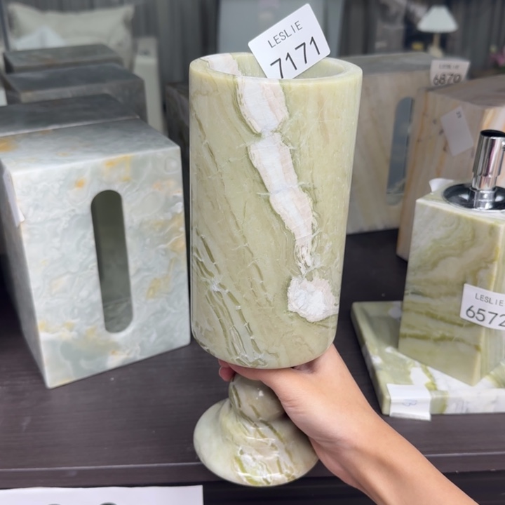 X171.               漏