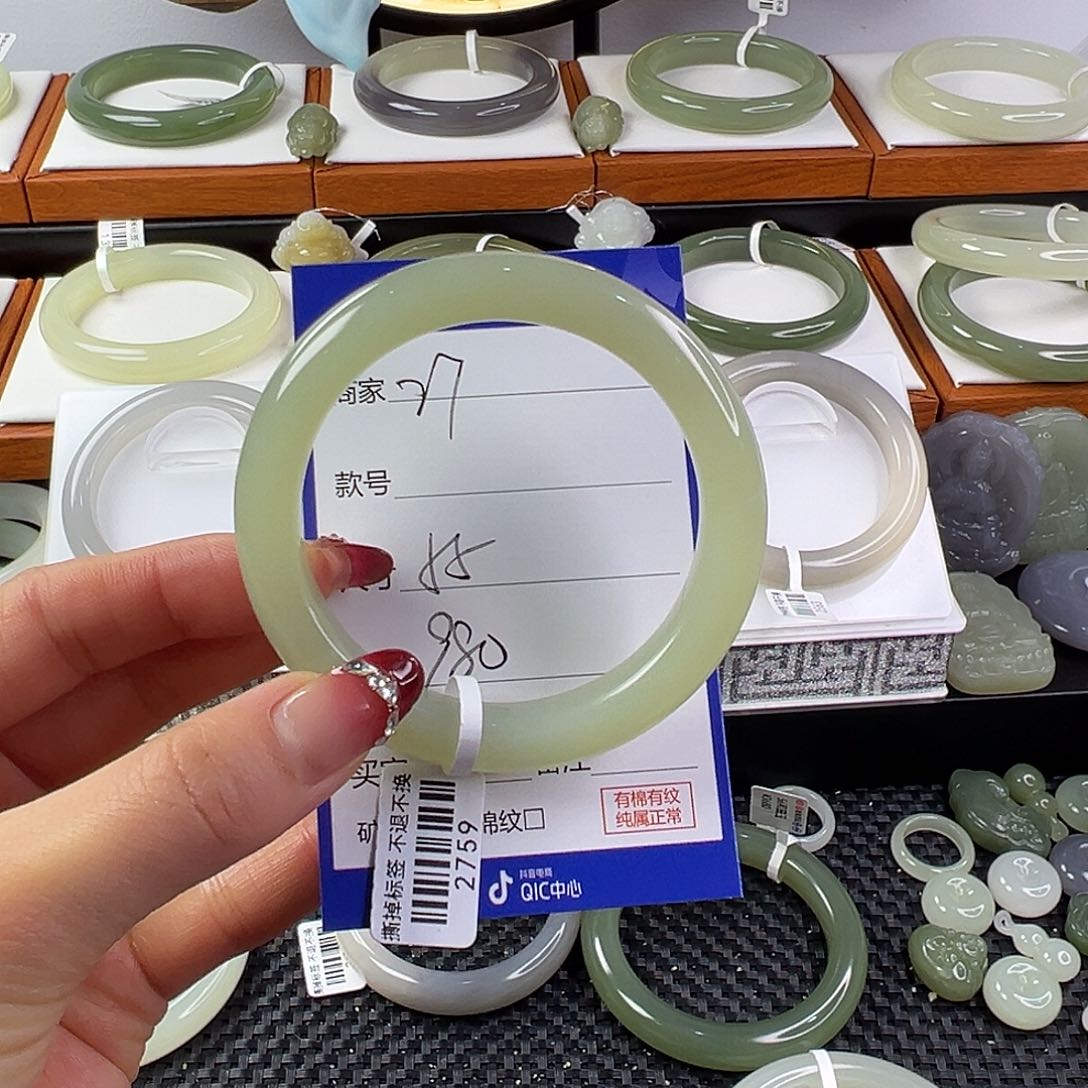 和田玉手镯未镶嵌