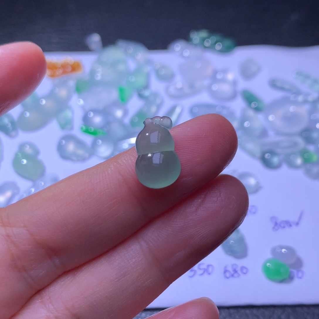 翡翠颈饰未镶嵌葫芦