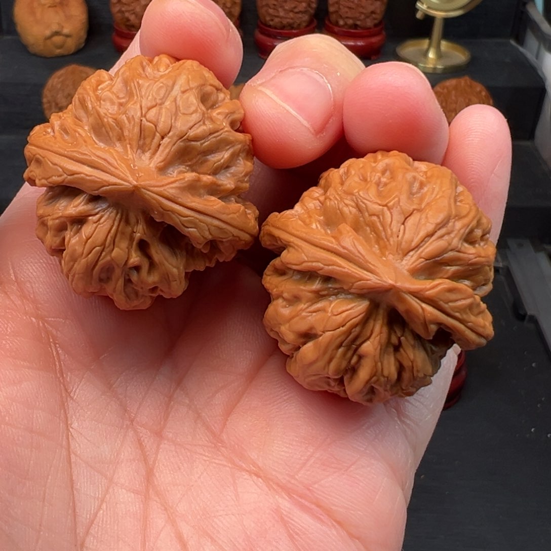 文玩核桃吊坠36红锦鲤