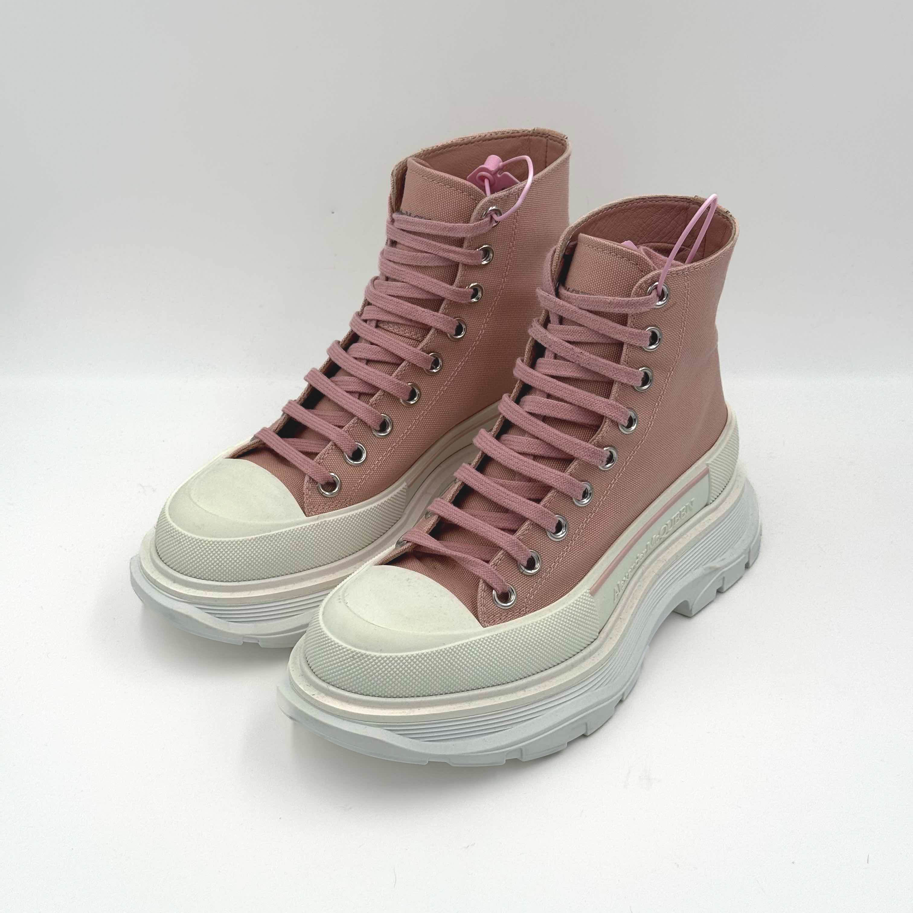 99新 Alexander McQueen/亚历山大·麦昆 马丁靴/37.5码/DM1863