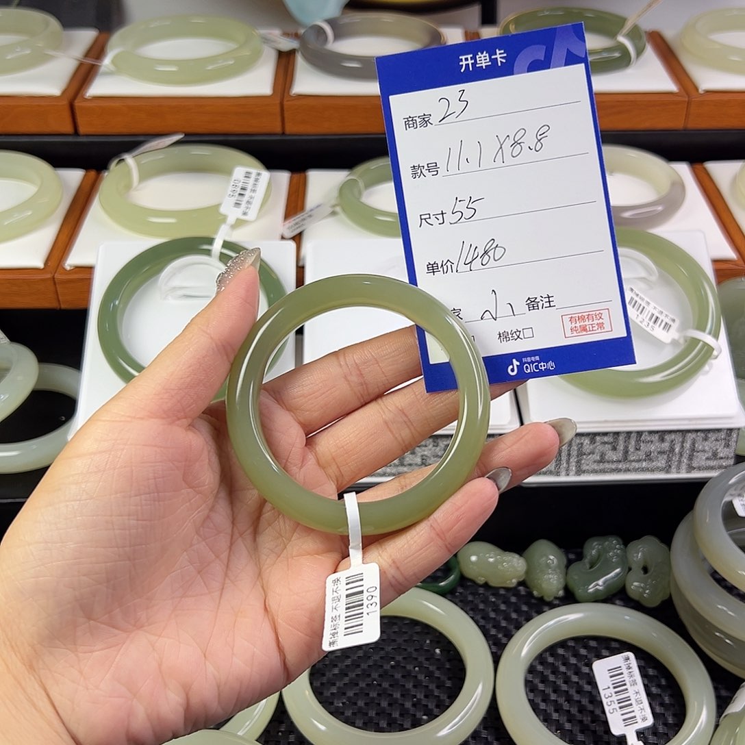 和田玉手镯未镶嵌小*