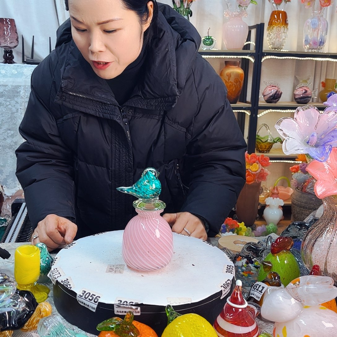 家悦琉璃花瓶摆件