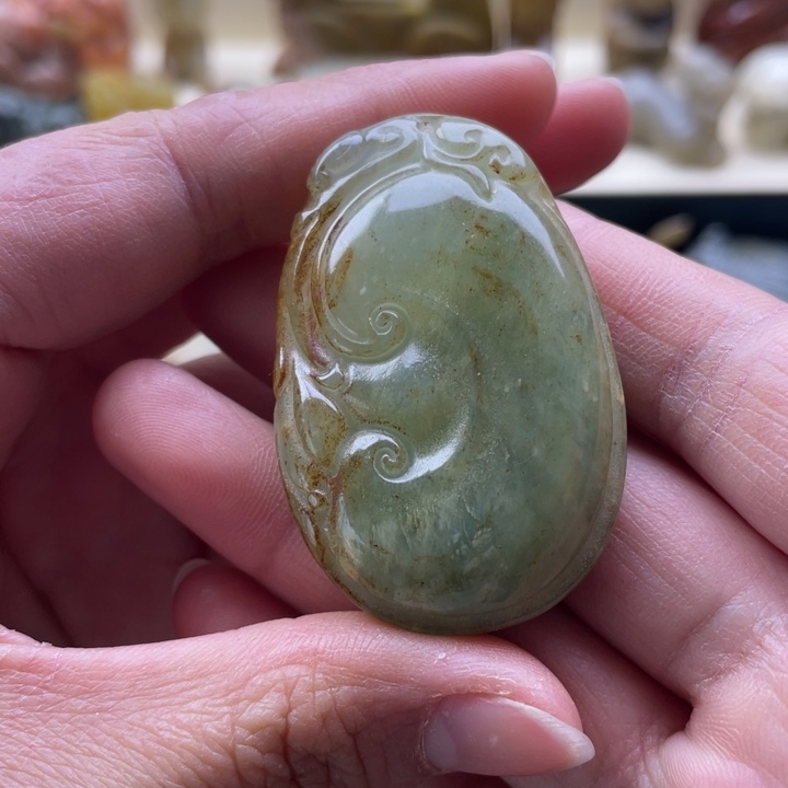 蛇纹石玉未镶嵌颈饰