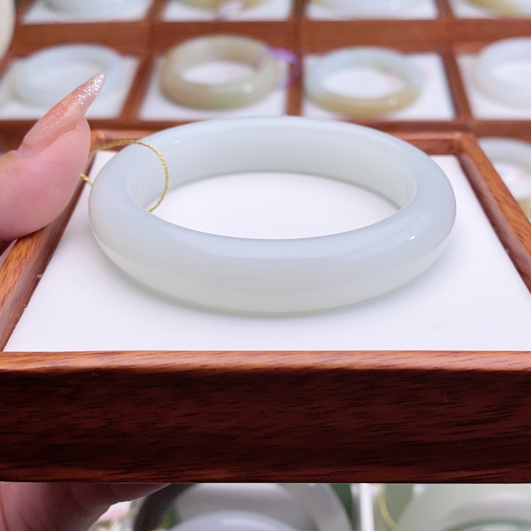 和田玉手镯未镶嵌54.6