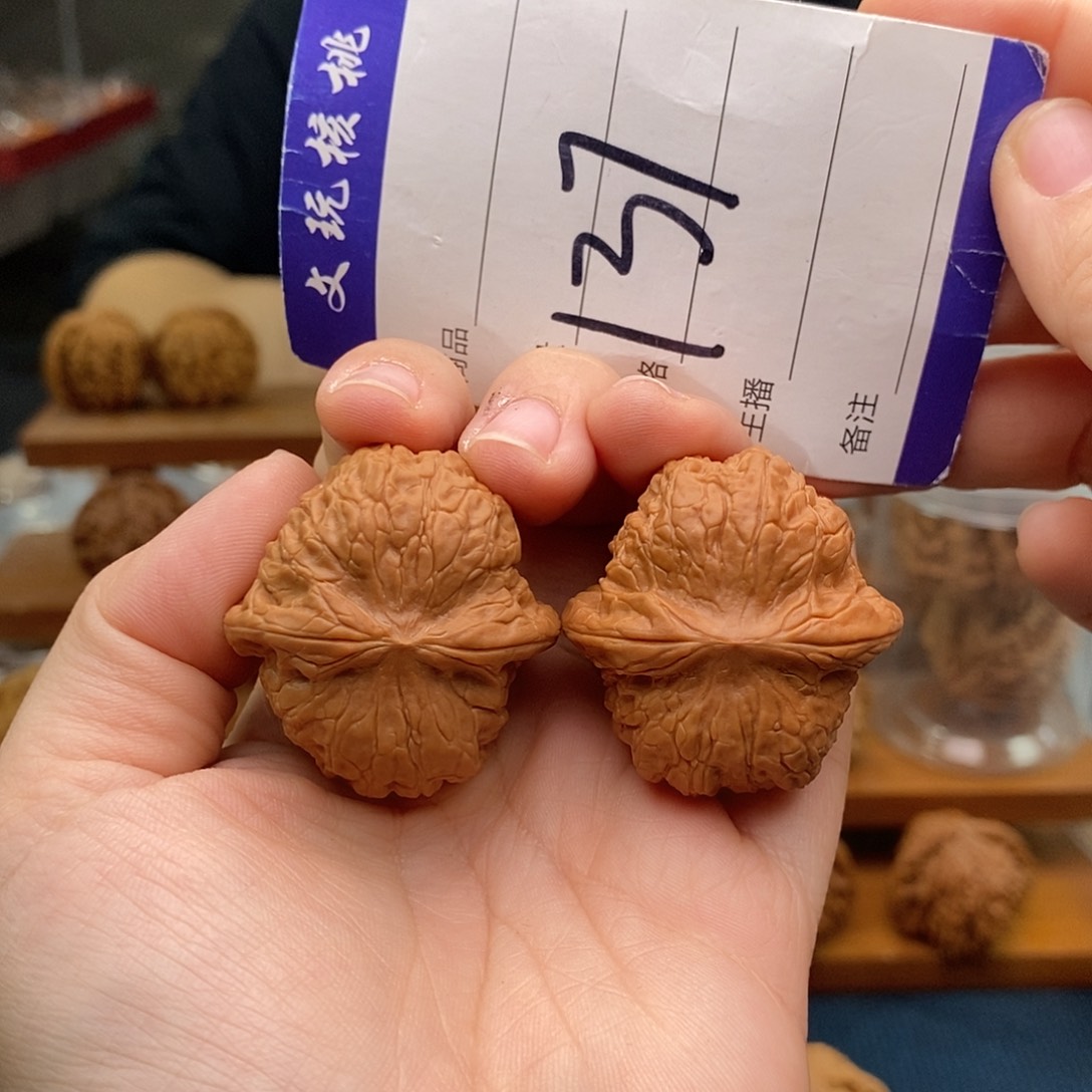 文玩核桃把件35血麒麟