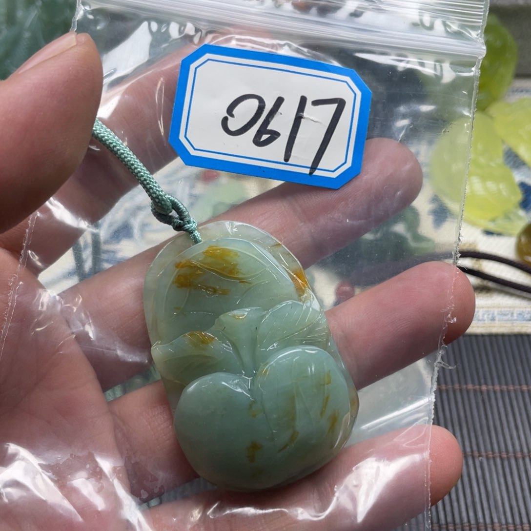 蛇纹石玉颈饰未镶嵌吊坠
