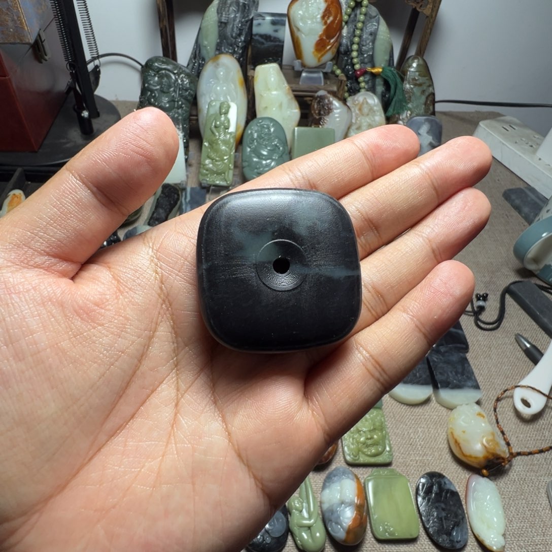 和田玉未镶嵌挂件玉琮