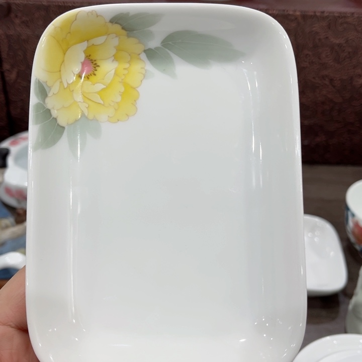 杯釉下五彩的瓷器和瓷器