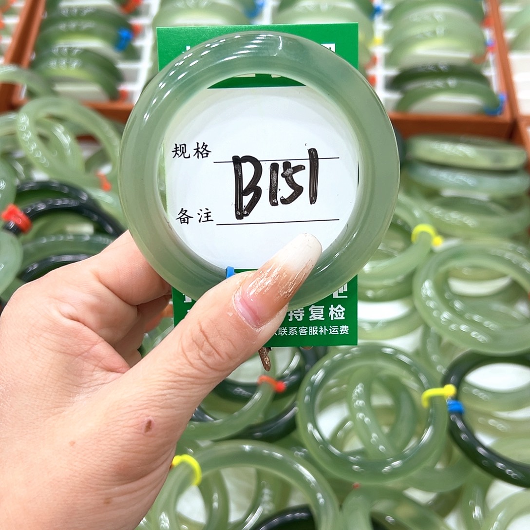 自***g蛇纹石玉未镶嵌手镯