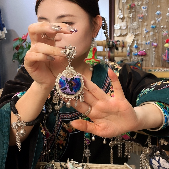 花岗石铁合金吊坠