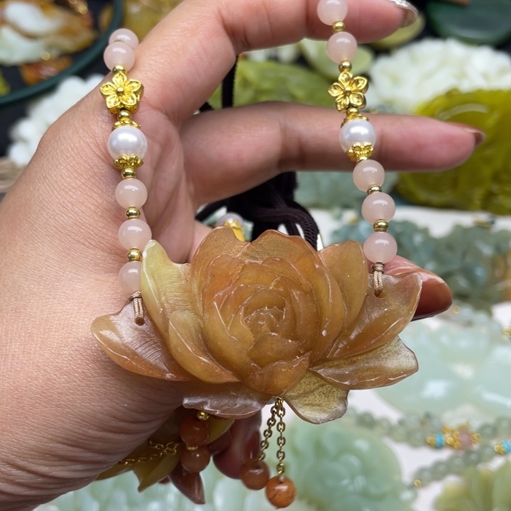 蛇纹石玉未镶嵌颈饰