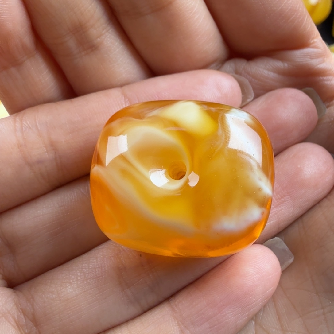 琥珀未镶嵌颈饰纯天然琥珀蜜蜡无优化