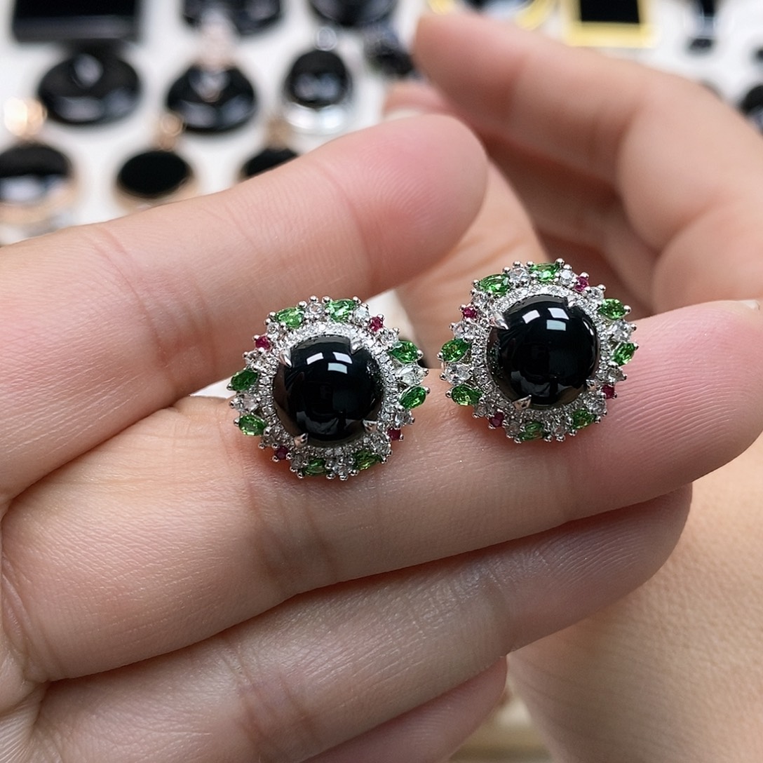 翡翠18K金镶嵌耳饰