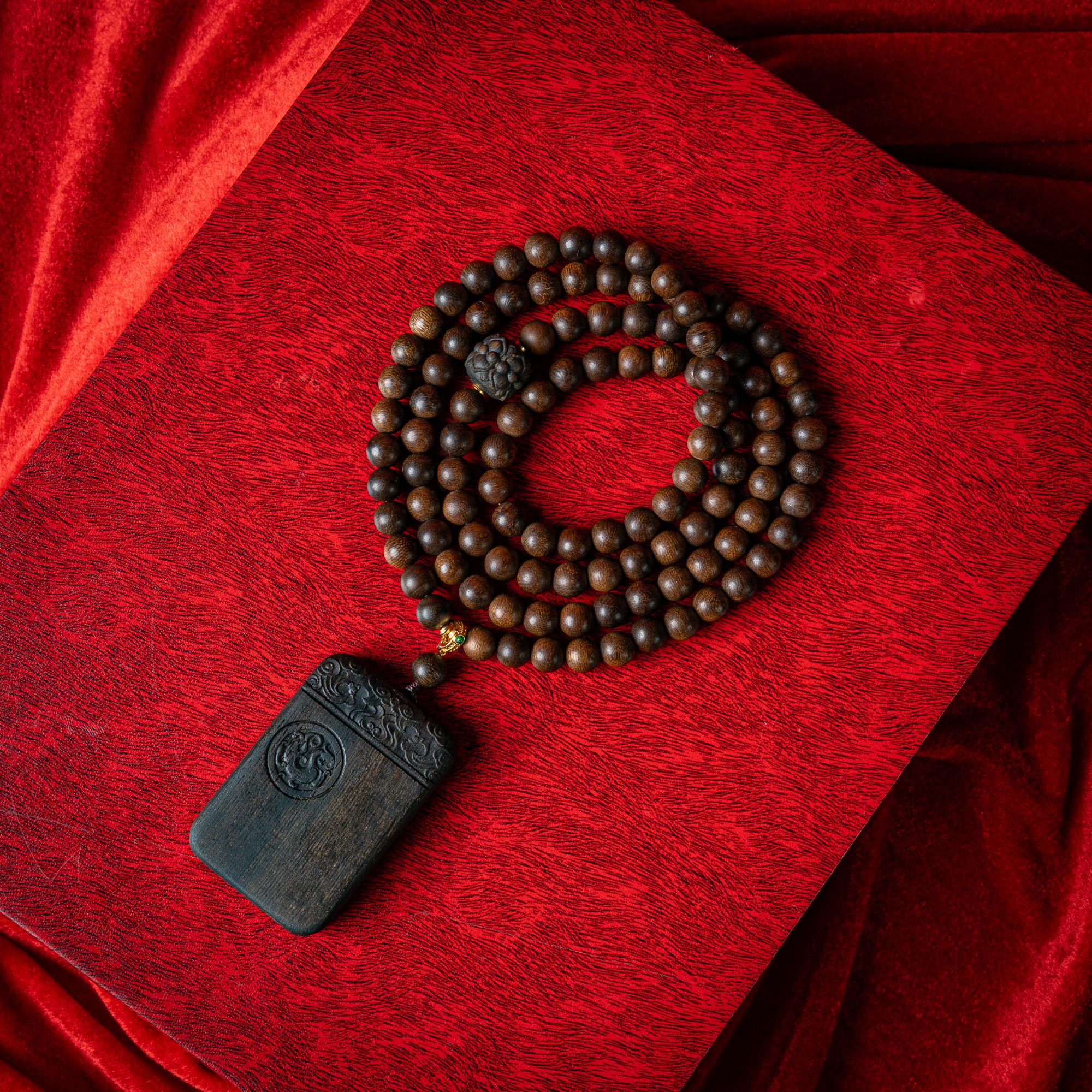 【沉水】富森红土W年糖心玉化料0.8*108配貔貅无事牌子沉香木雕