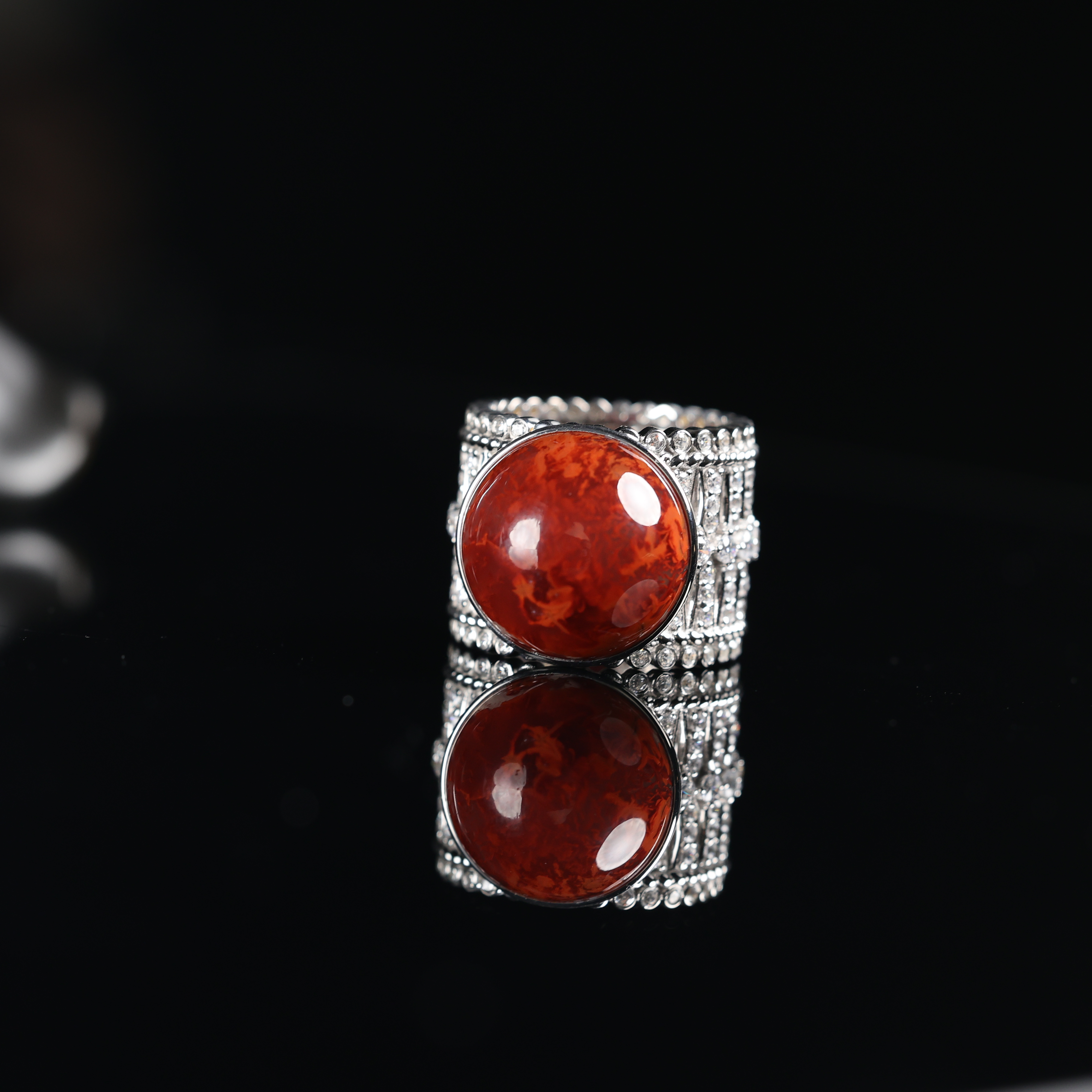 “鸿雁”原创精品设计天然原矿南红火焰纹蛋面银戒指