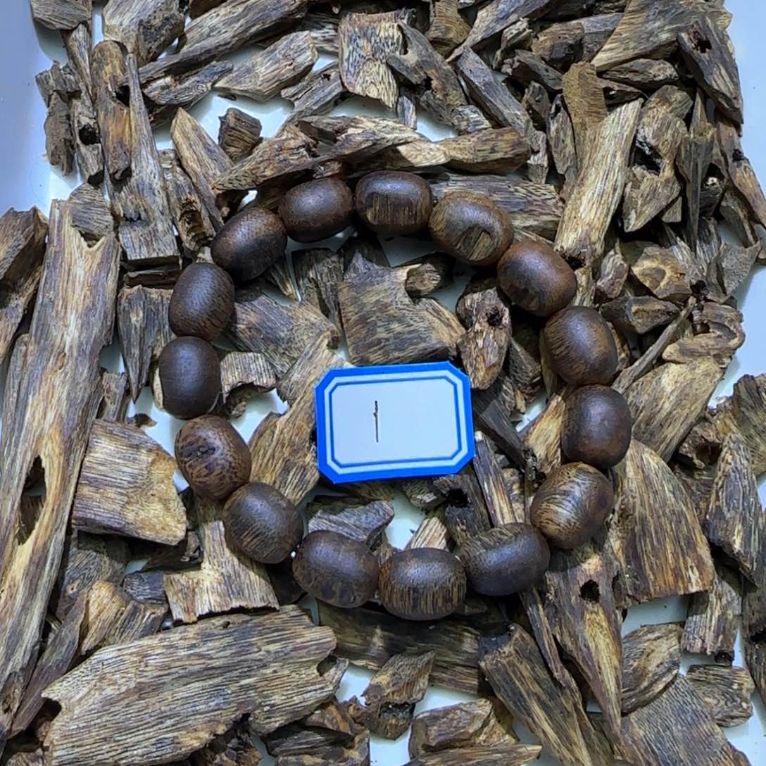 沉香碎屑沉香1海南乌身白棋留疤1.1单11+