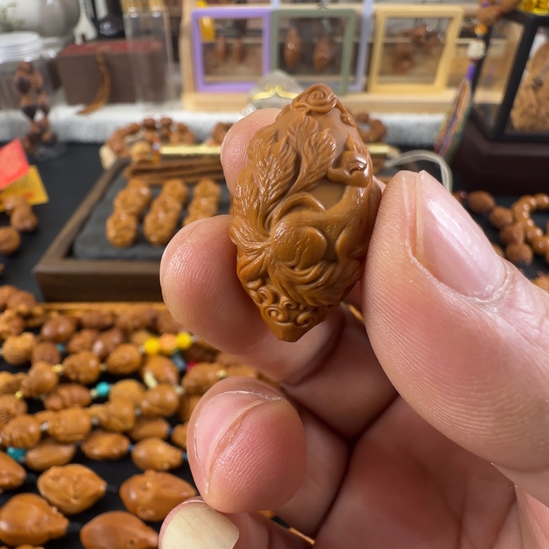 盗***生橄榄核手串/手链美女