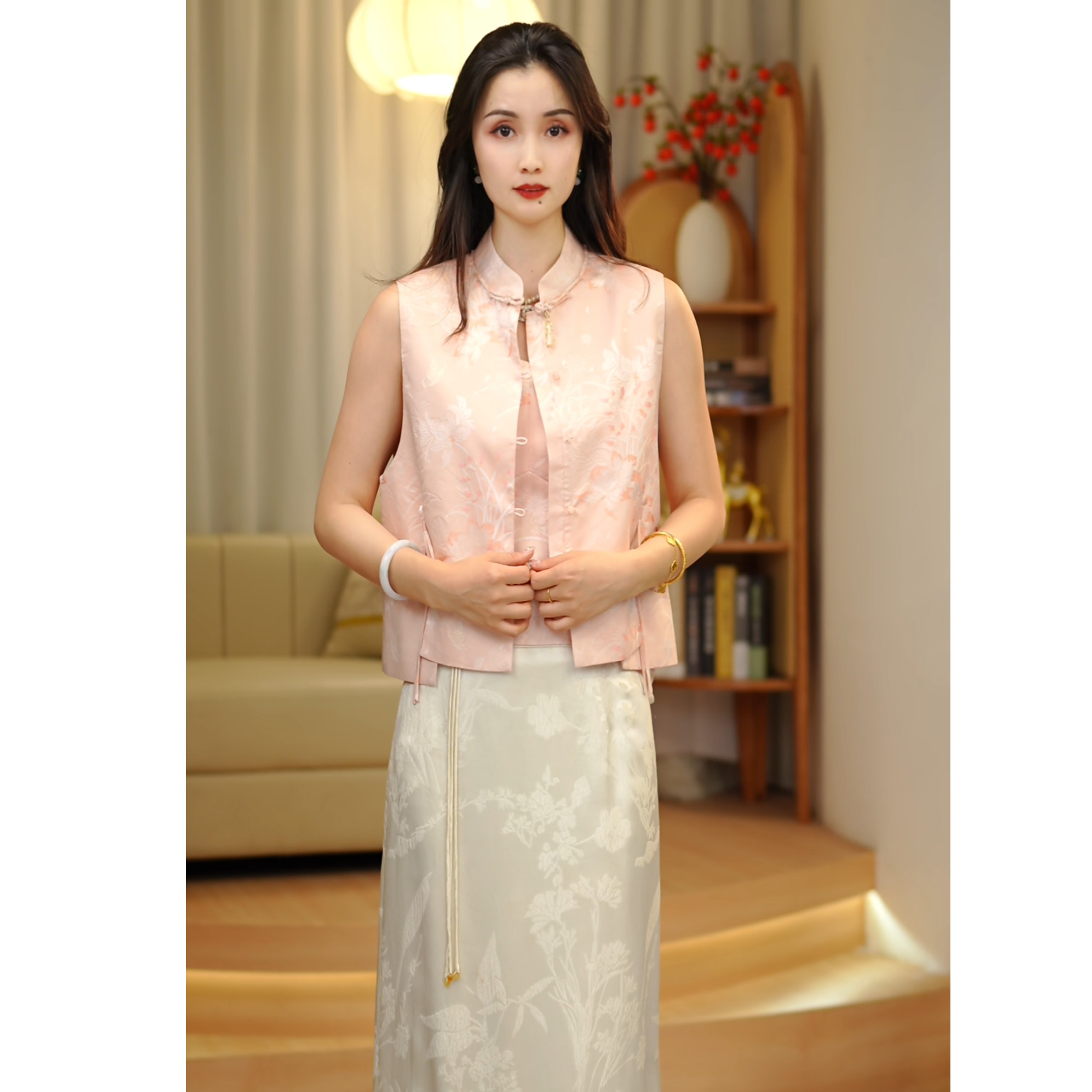 【韩然然原创设计】新中式异色萝真丝盘扣马甲 提花 53400003