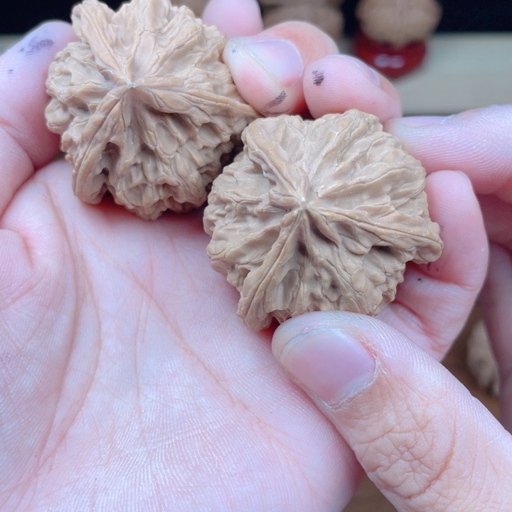 *****文玩核桃吊坠野牛