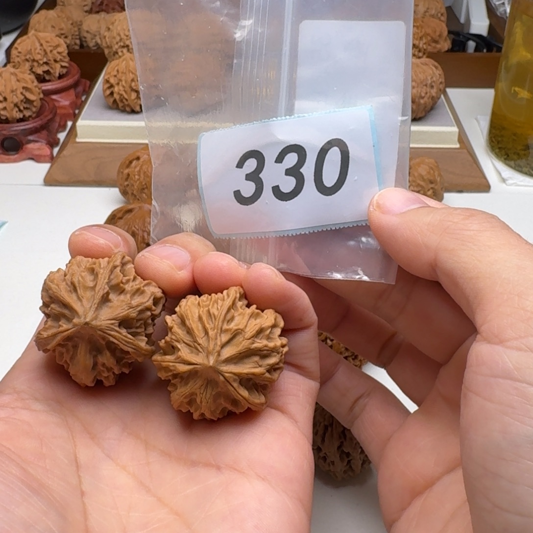 吊坠文玩核桃三棱35