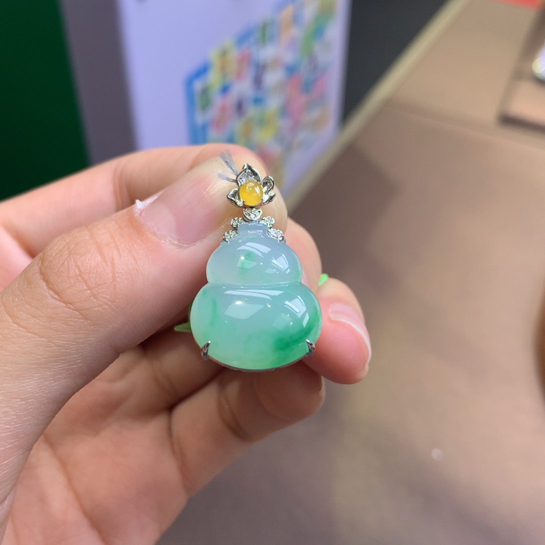 翡翠18K金镶嵌颈饰翡翠