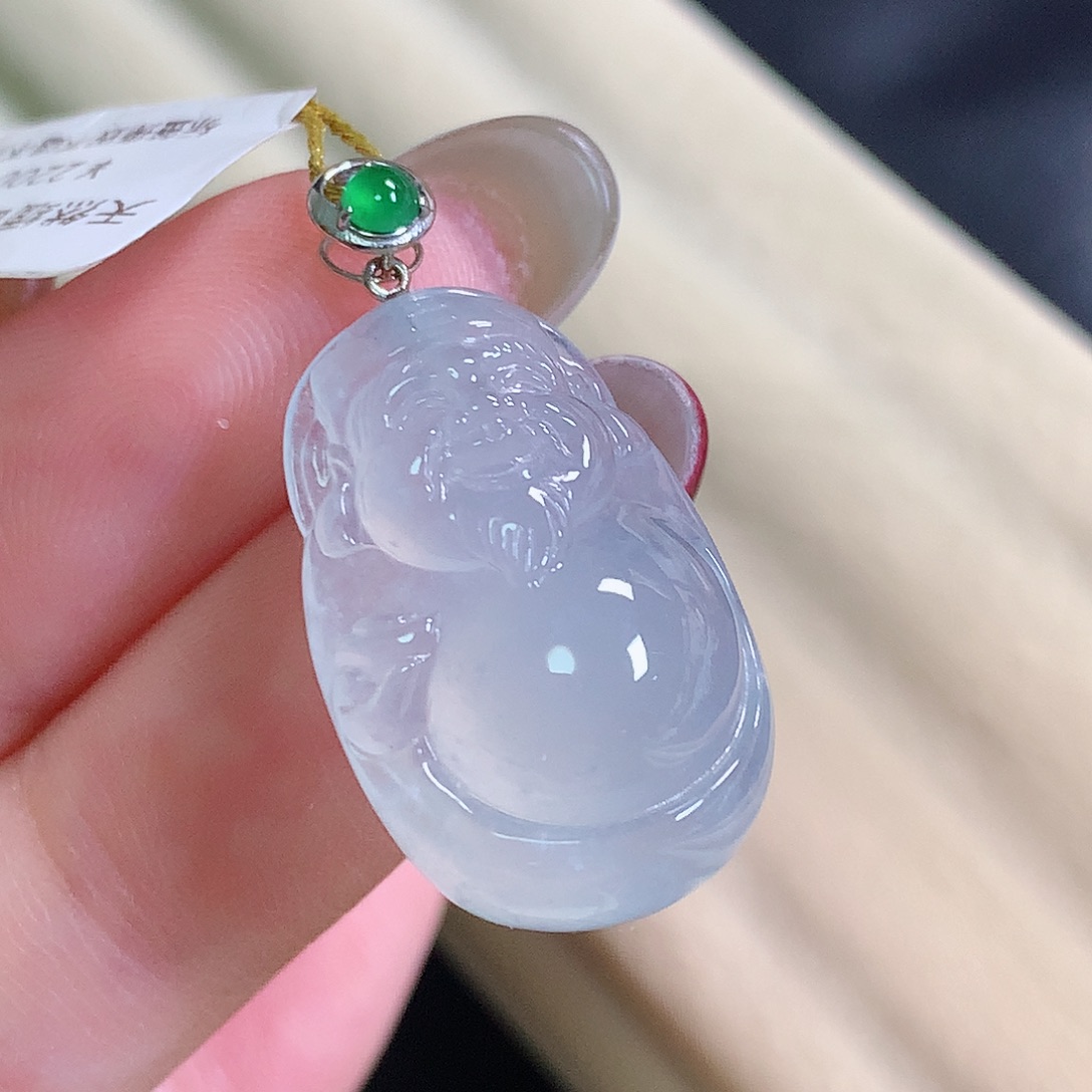 翡翠18K金镶嵌颈饰财神