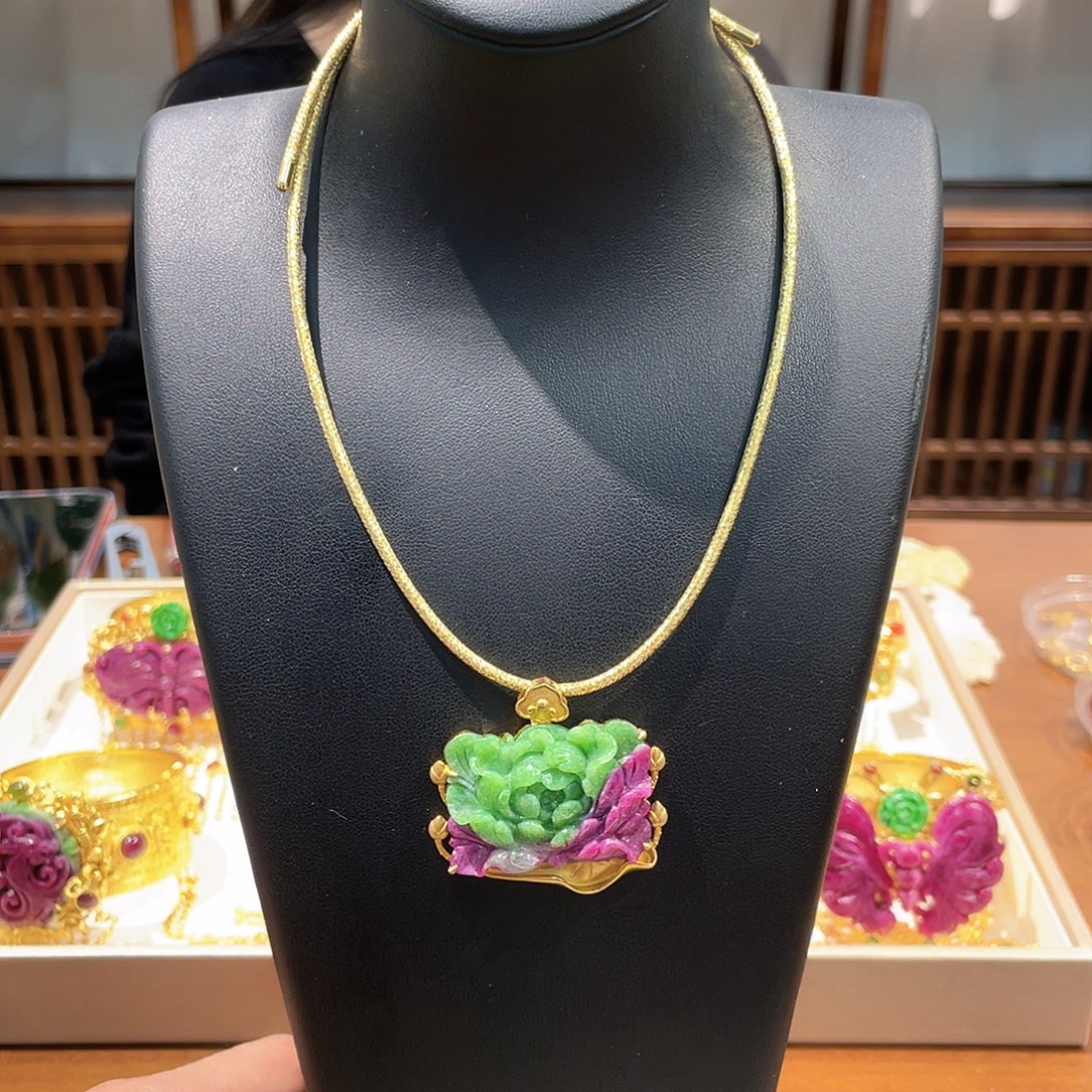 锦纶铁合金吊坠红宝
