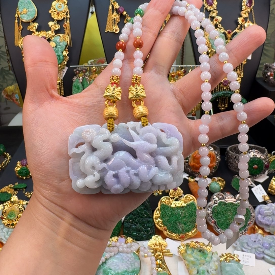 翡翠未镶嵌颈饰吊坠 炸价