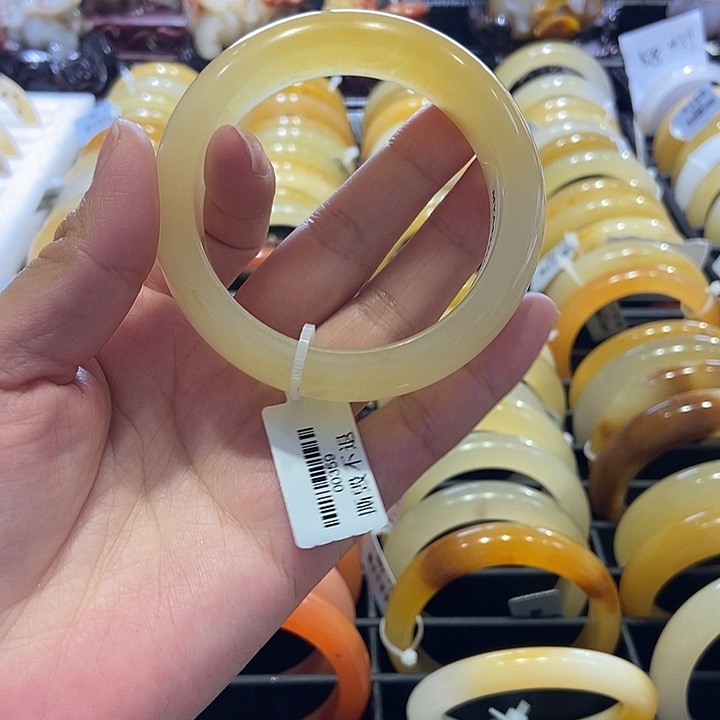 石英质玉（黄龙玉）手镯未镶嵌