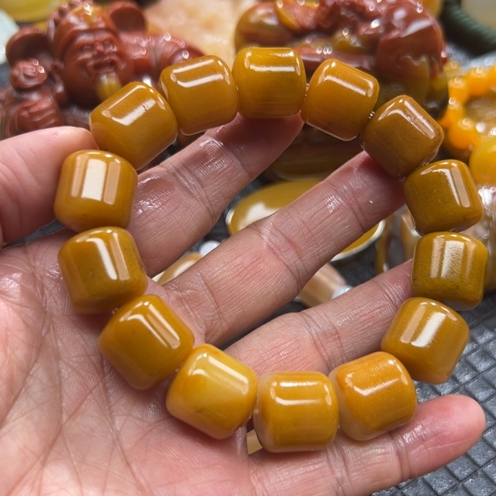 石英质玉（黄龙玉）颈饰未镶嵌