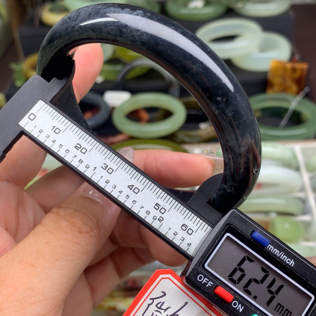蛇纹石玉未镶嵌手镯511