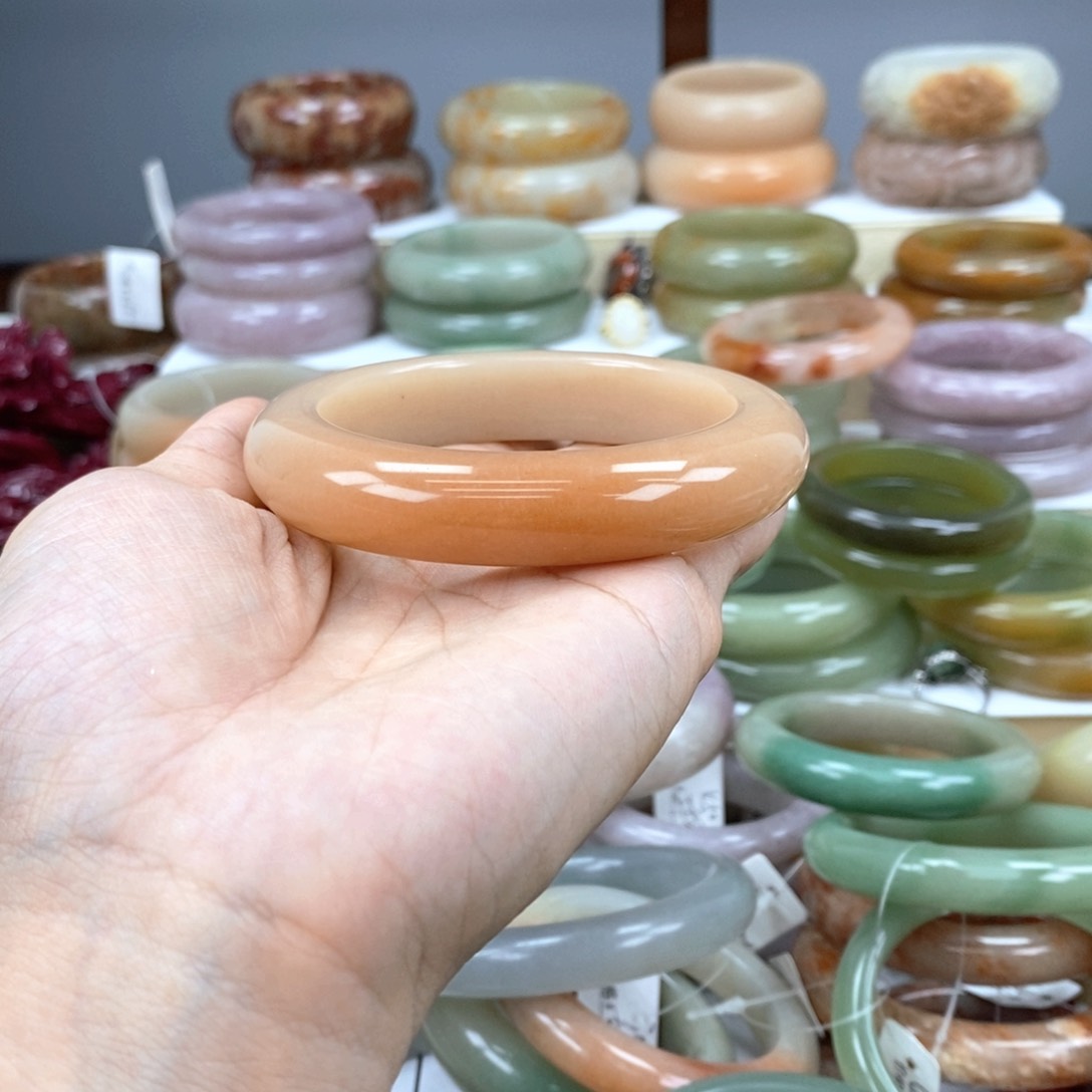 石英质玉手镯未镶嵌长***?