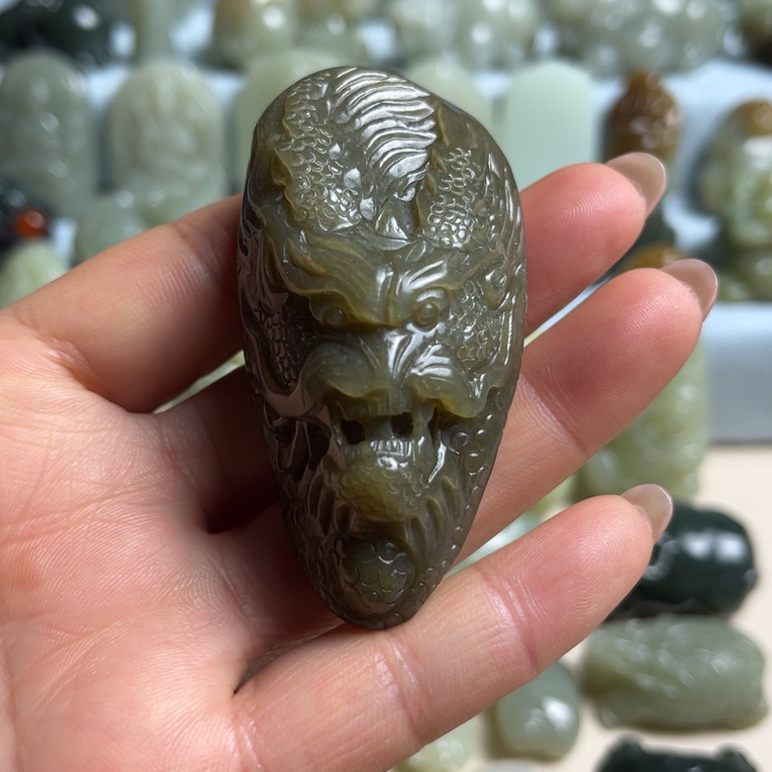 和田玉未镶嵌把件