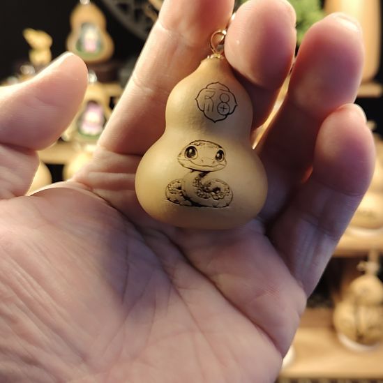 2、天然小葫芦手把件