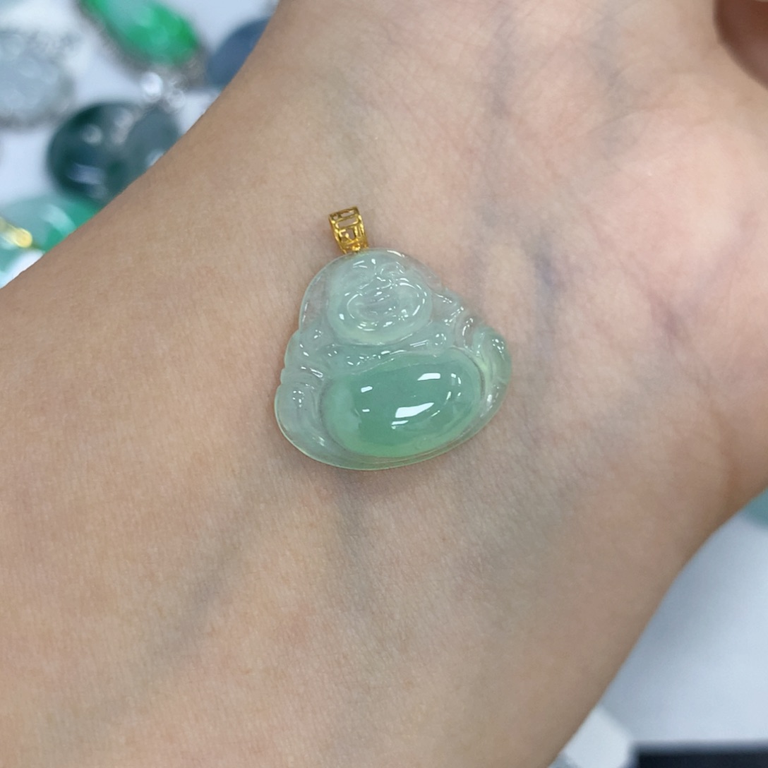 颈饰18K金镶嵌翡翠