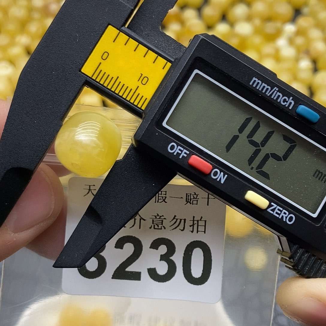 蜜蜡未镶嵌珠宝奇石3230